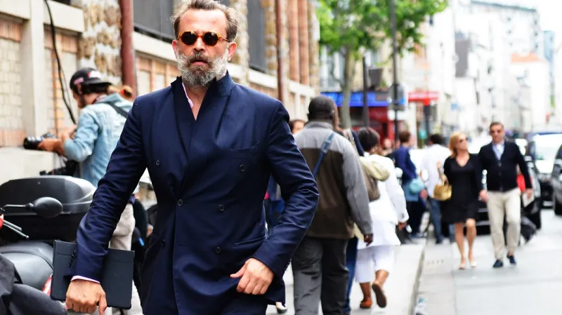 البذلة الزرقاء... 5 اسباب تدفعك لشراء واحدة الآن!