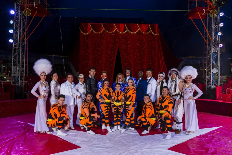 بالصور..عروض مبهرة لسيرك "فيغاس الشهير" في بوابة الشرق مول 