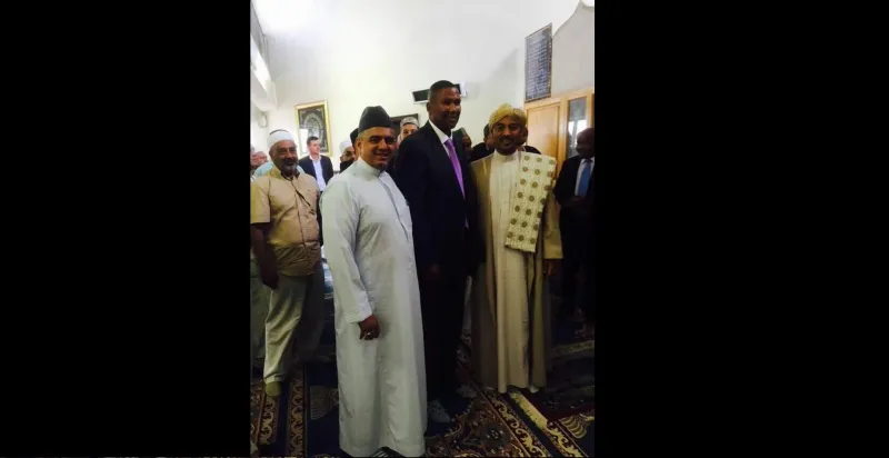 بالصور.. حفيد مانديلا يعلن إسلامه ويتزوج مسلمة 