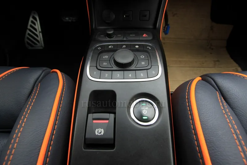 بالصور ..هذه هي سيارة بوتين الخارقة!