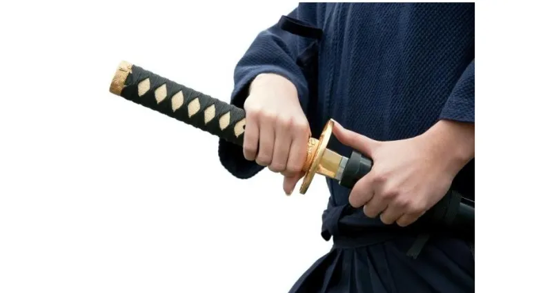 أثناء مشهد مسرحي.. ممثل ياباني يطعن نفسه حتى الموت!