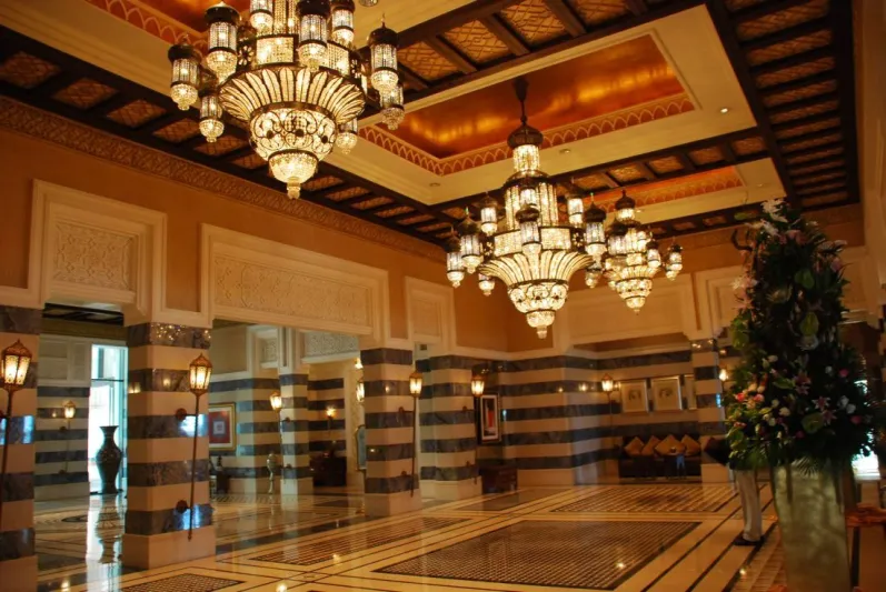 فندق قصر الجميرا بدبي فخامة الضيافة الملكية 