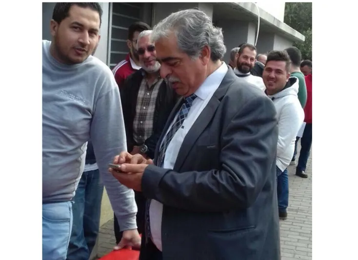 بالصورة.. شبيه رفيق الحريري يظهر في بيروت