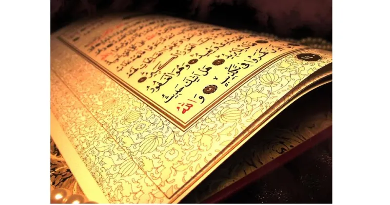 بالصور: أول مصحف في العالم يقاوم الماء وغير قابل للتمزق!