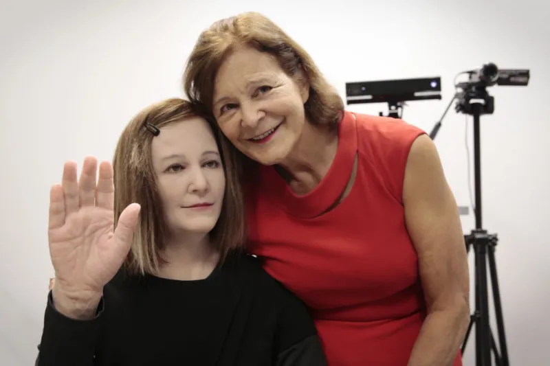 هل يكون جليسك انسانا افتراضيا؟