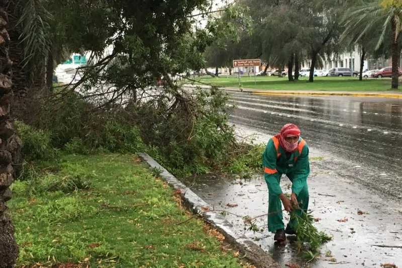  بالصور..أمطار غزيرة على إمارات الدولة 