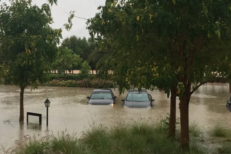  بالصور..أمطار غزيرة على إمارات الدولة 