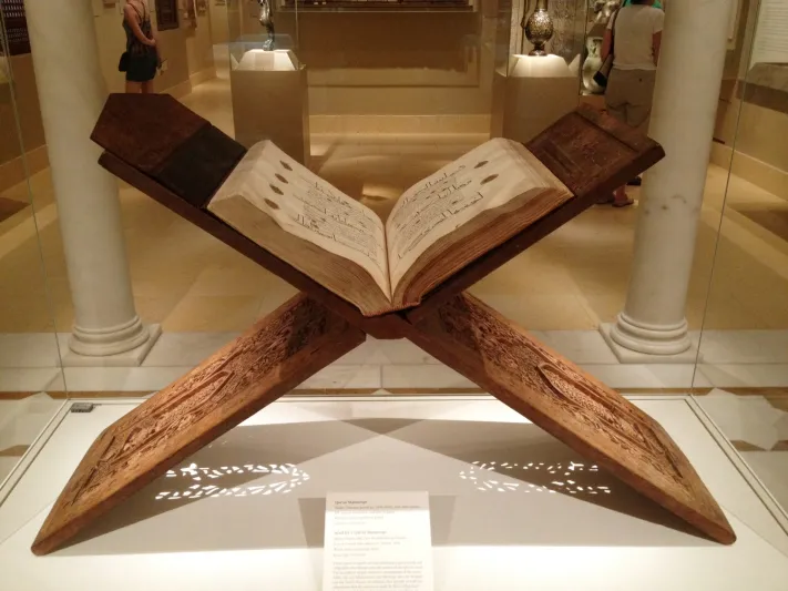 متحف المترو بوليتان نسخ قرانية قديمة في نيويورك 