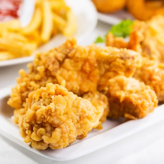 وفاة إندونيسي اختناقاً أثناء تناول الدجاج في مسابقة كنتاكي