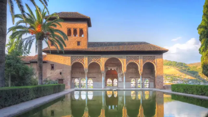 قصر الحمراء كنز اسلامي يتوسط الاندلس
