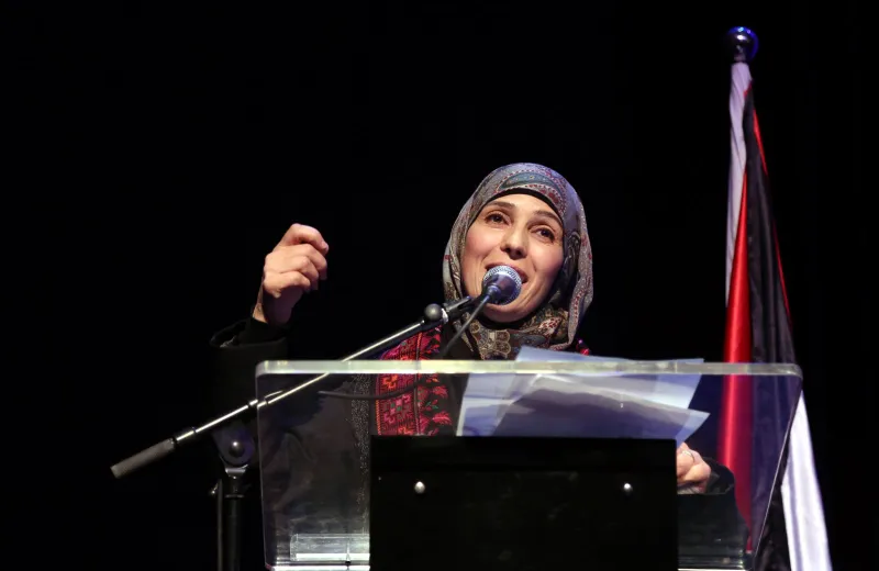 حنان الحروب..معلمة فلسطينية ضمن أفضل 10 معلمين على مستوى العالم
