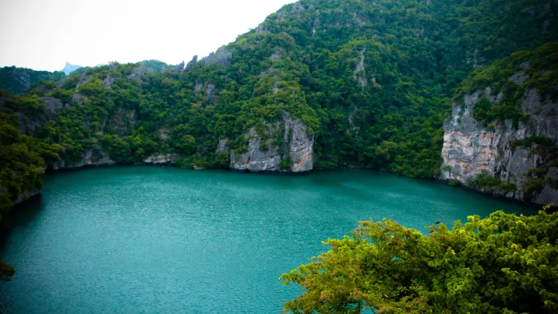 جزيرة كو فانجان تايلند سياحة مع القمر الساطع 