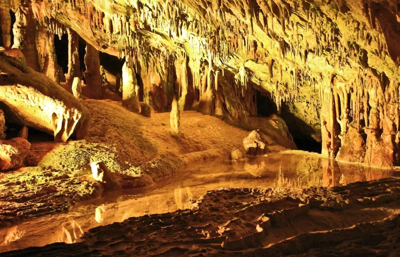 كهوف انطاليا  سياحة من نوع آخر 