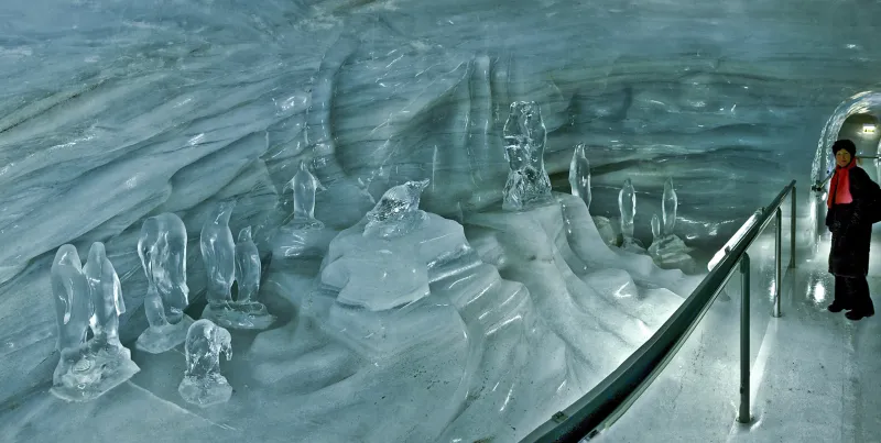 قصر الجليد في سويسرا روعته تنسيك برودته