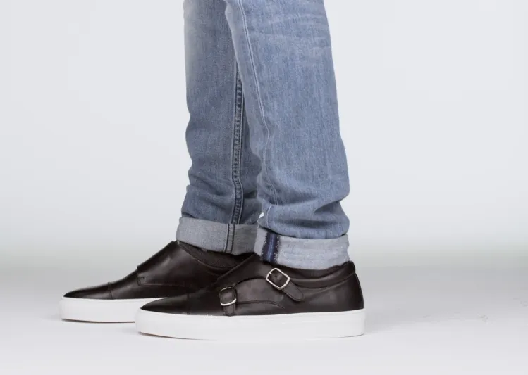 الاحذية الهجينة  موضة تمزج الاسلوب الرسمي والراحة 