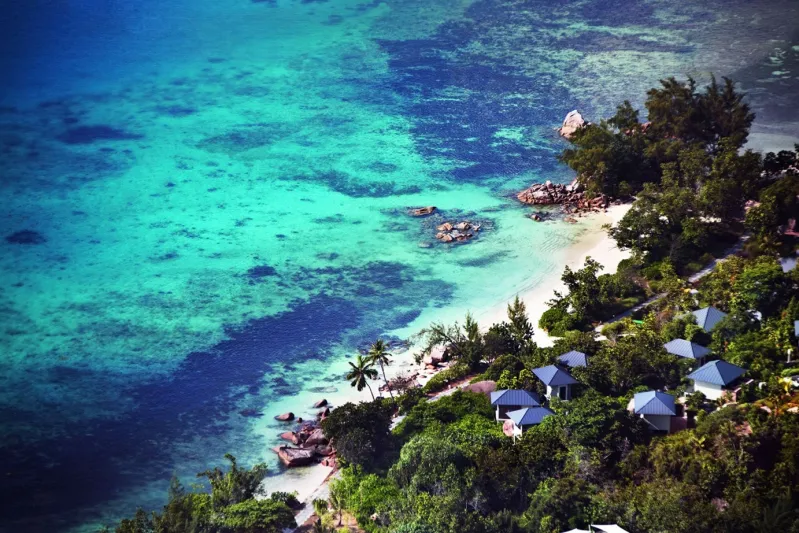 فندق رافلز براسلين في سيشيل اجواء رومانسية فاخرة 