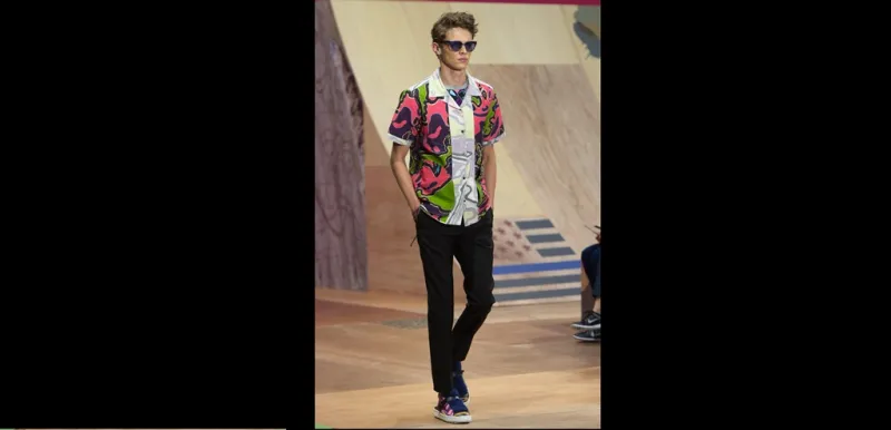 نجم الموضة قريبا السنيكرز المفتوح!