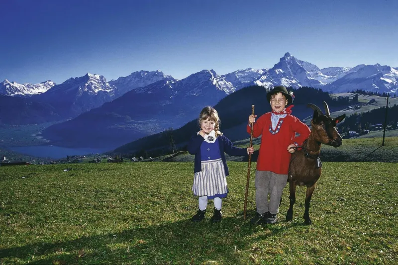 هل جربت زيارة قرية هايدي في سويسرا ؟