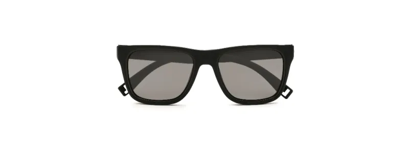 نظارات  شمسية تطفو على الماء من لاكوست 