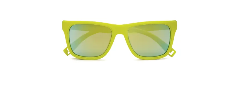 نظارات  شمسية تطفو على الماء من لاكوست 