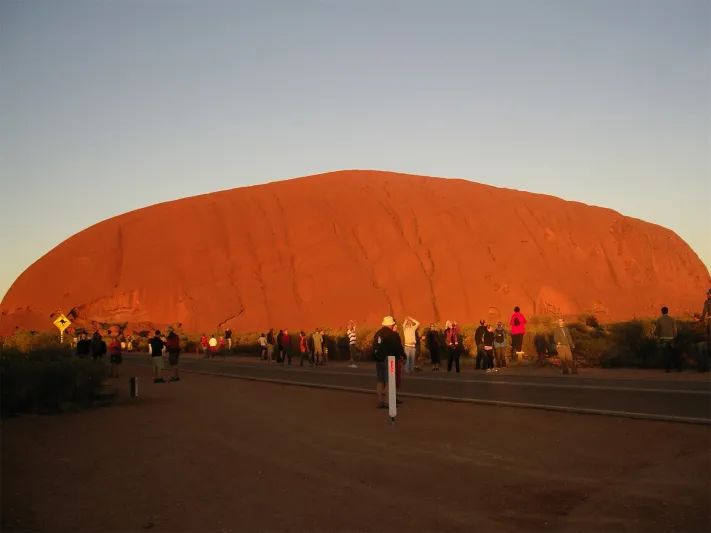 صخرة ايرز العملاقة  اعجوبة الطبيعة في استراليا 
