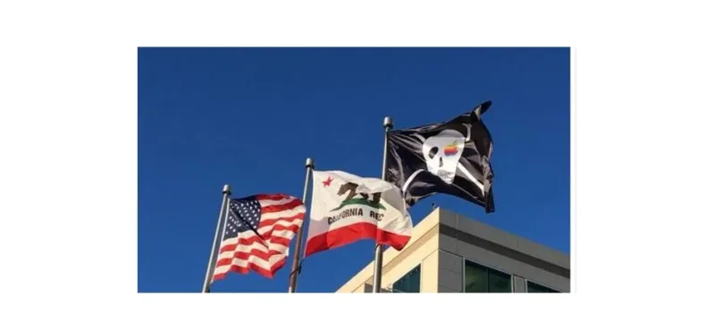 لماذا رفعت أبل علم القراصنة على مقرها؟