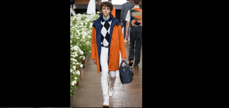 البرتقالي نجم ألوان الموسم!