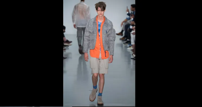 البرتقالي نجم ألوان الموسم!