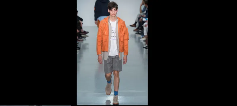 البرتقالي نجم ألوان الموسم!