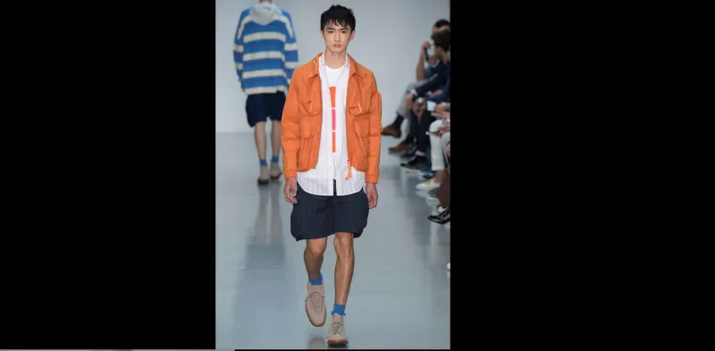 البرتقالي نجم ألوان الموسم!