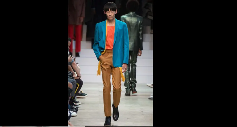 البرتقالي نجم ألوان الموسم!