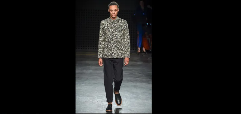 الموضة الرجالية حين تتزين بالازهار