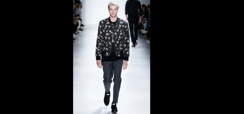 الموضة الرجالية حين تتزين بالازهار