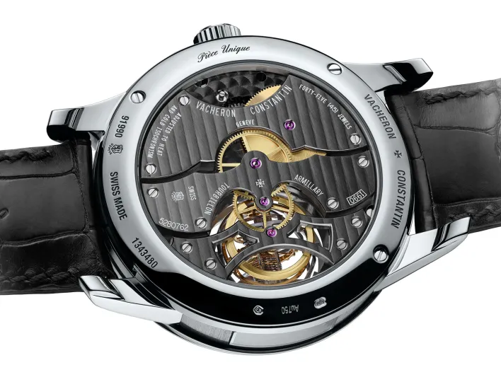 فاشيرون كونستانتين تكشف عن أحدث ساعاتها المميزة