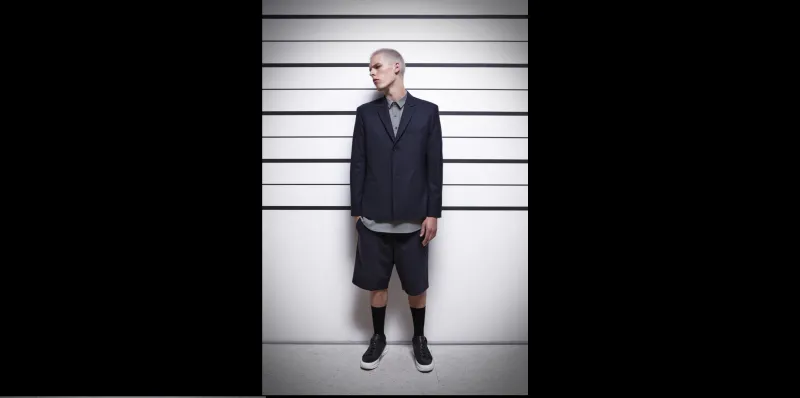 السروال القصير يعانق الاطلالة الرسمية