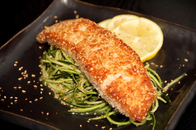 سمك السلمون طبق شهي بسعرات قليلة