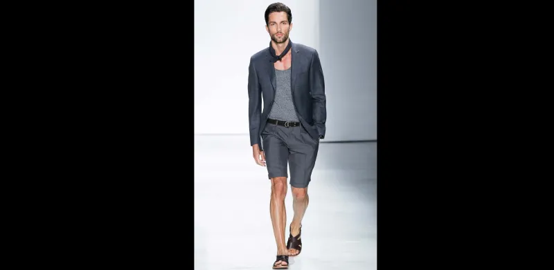 السروال القصير يعانق الاطلالة الرسمية