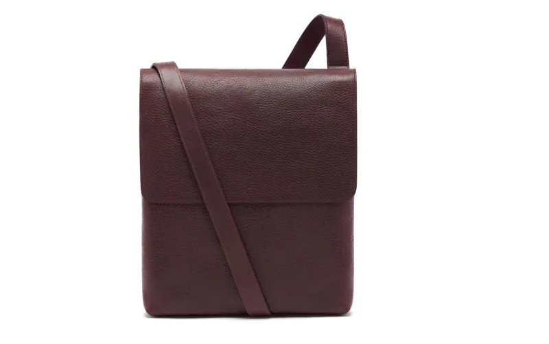 الحقيبة الرجالية .. واحدة لا تكفي لكل الاطلالات