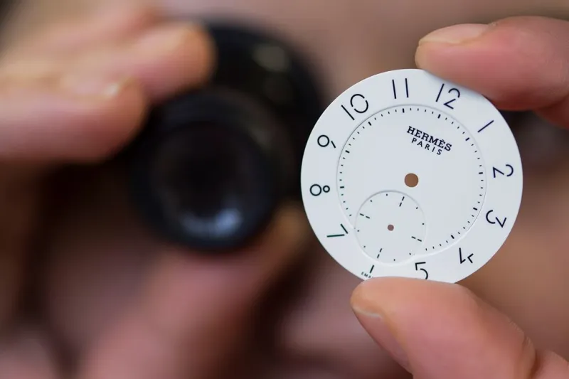 ساعة هرمز الجديده نقاء ممزوج بالحيوية