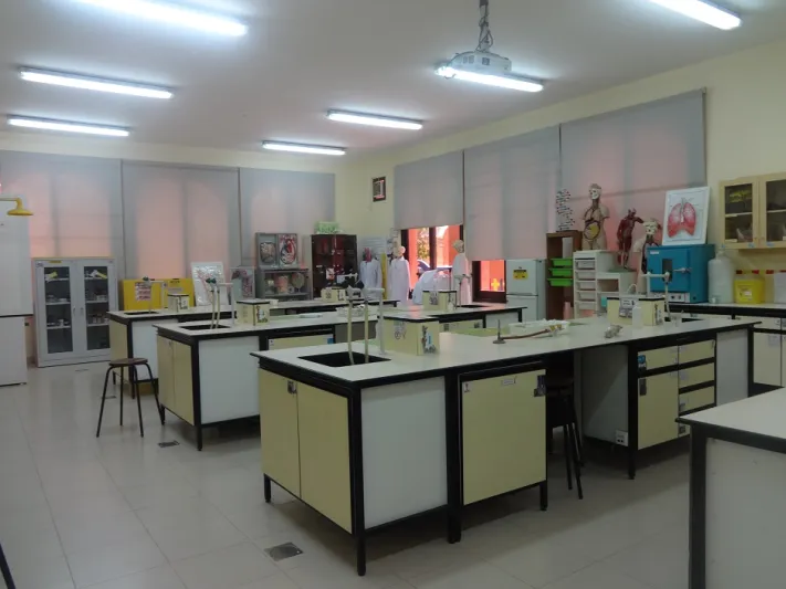 السعودية: معلم يجبر طلابه على الاختبار الثالثة فجراً