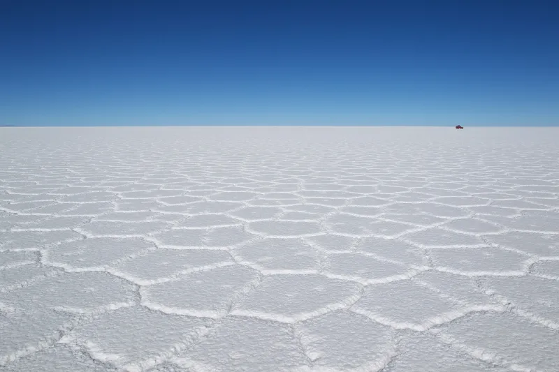 سالار دي يوني بوليفيا مدينة غريبة فوق الكثبان الملحية 