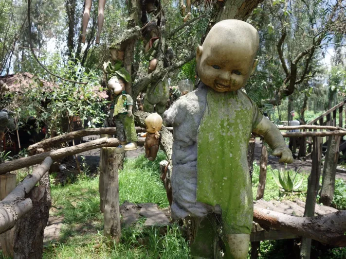 جزيرة الدمى المسكونة المكان الأكثر رعبا في العالم