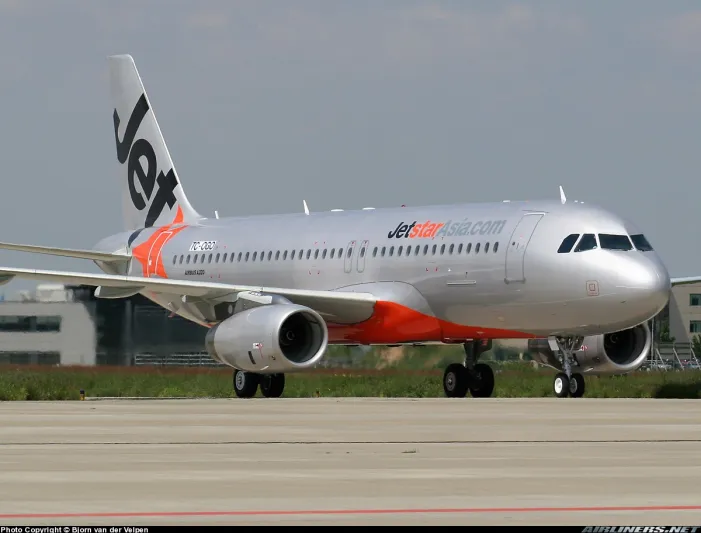 وُلِد على متن طائرة فأطلقت عليه والدته اسم شركة الطيران