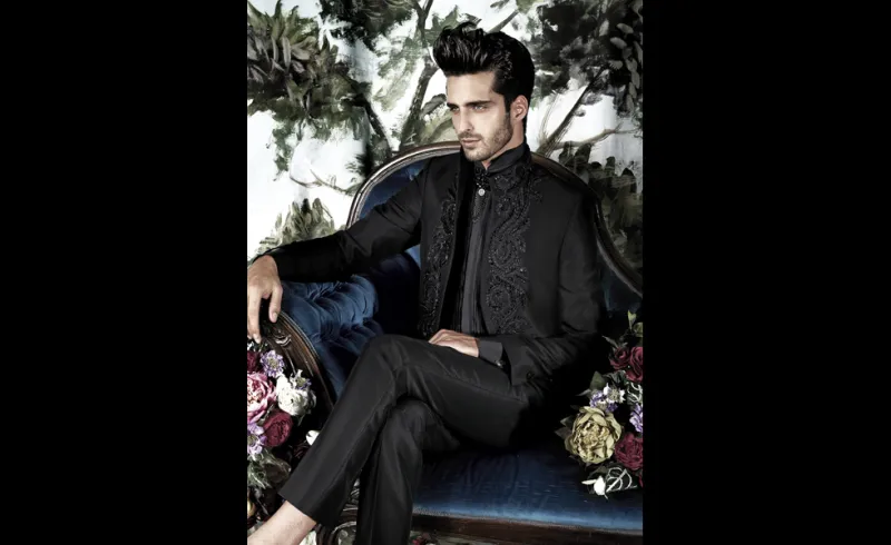 بدلات اعراس رجالي ايطالية تحاكي العريس الخليجي