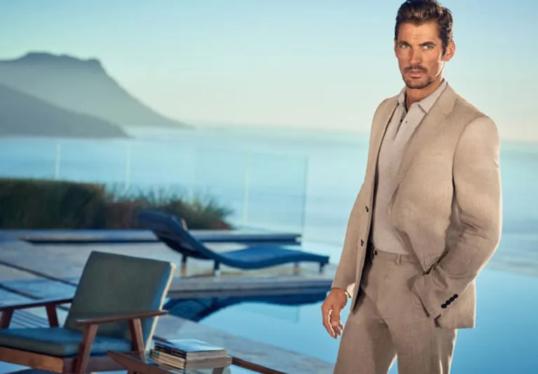 ديفيد غاندي  قمة الاناقة بالبدلة الرسمية