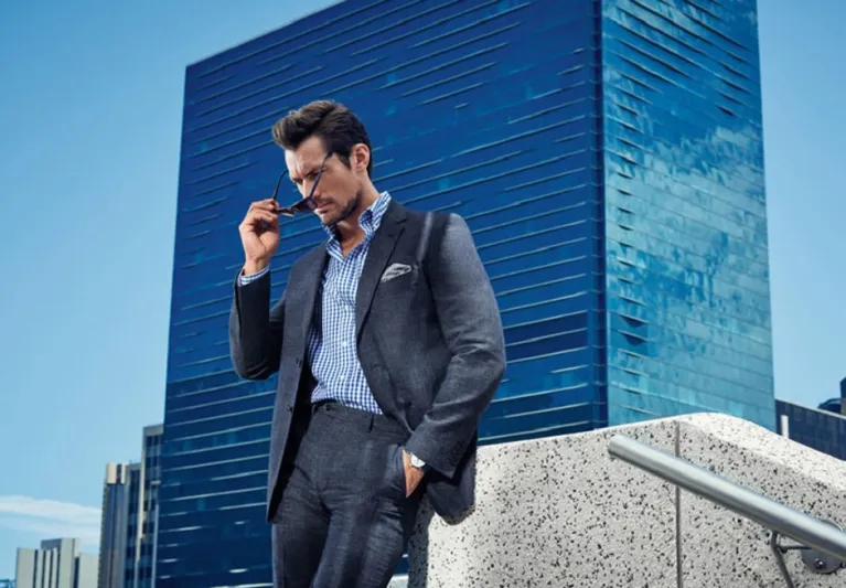 ديفيد غاندي  قمة الاناقة بالبدلة الرسمية