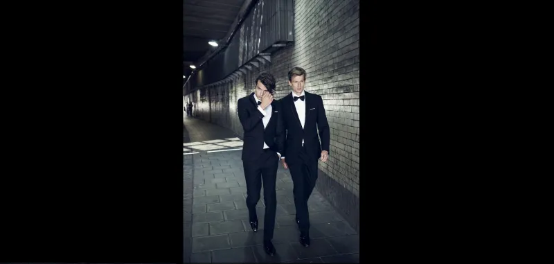 البدلة الرسمية السوداء  هكذا تجدد فيها 