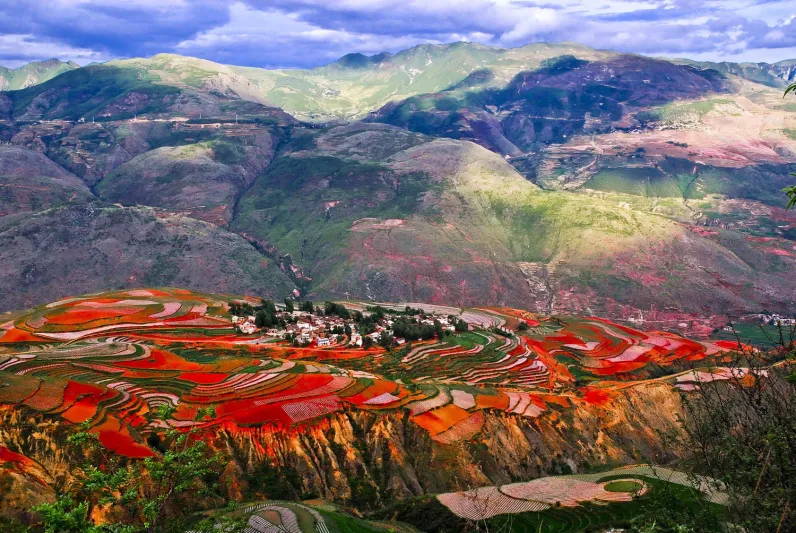 دونغ شوان الاراضي الحمراء في الصين 