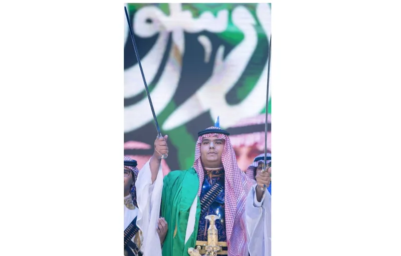 بالصور: الملك سلمان يبكي خلال حفل تخرج ابنه الأصغر