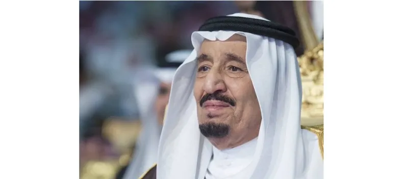 بالصور: الملك سلمان يبكي خلال حفل تخرج ابنه الأصغر